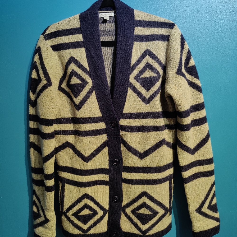 Toad & Co. Large, navy and tan V- neck sweater with pockets.  Like new.